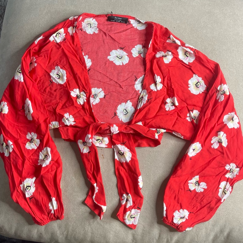 Bershka Tie in the front Long Sleeved Crop Top